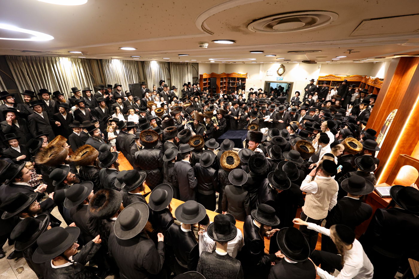 הכנסת ס"ת לישיבת אלכסנדר