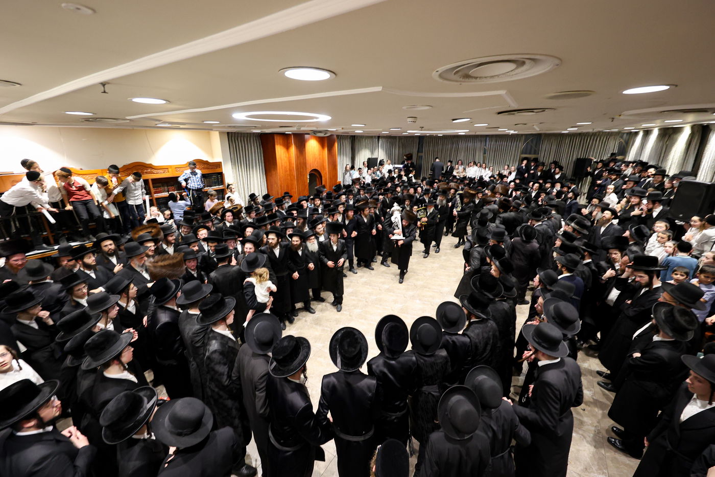 הכנסת ס"ת לישיבת אלכסנדר