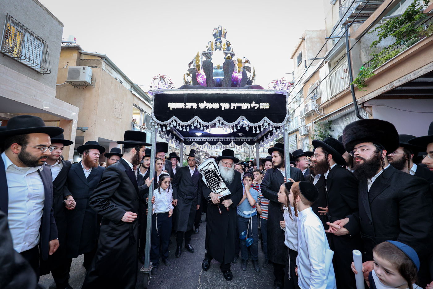 הכנסת ס"ת לישיבת אלכסנדר