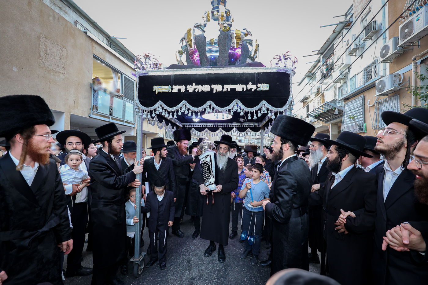 הכנסת ס"ת לישיבת אלכסנדר