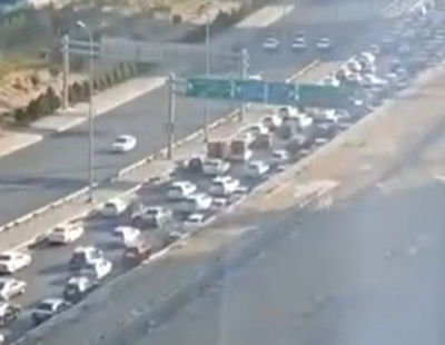 פקקי ענק ביציאה מטהרן: אלפים נמלטים מבירת איראן - במקביל להפצצות | צפו