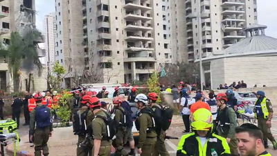 פגיעות במבני מגורים במרכז, בעקבות שיגורים מאיראן | מד"א: 67 נפגעים במרכז, 3 נרצחים בזירת נפילה