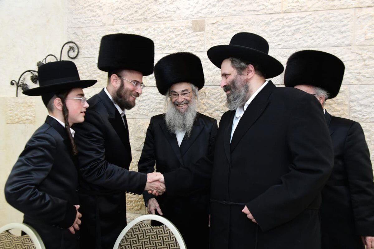 הרה"צ רבי שלמה צבי אלתר, עם המנוח ז"ל