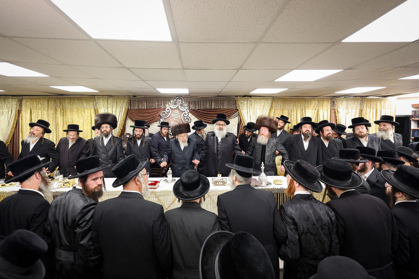 שמחת בית טרעבישאן - זוועהיל - פינסק קרלין