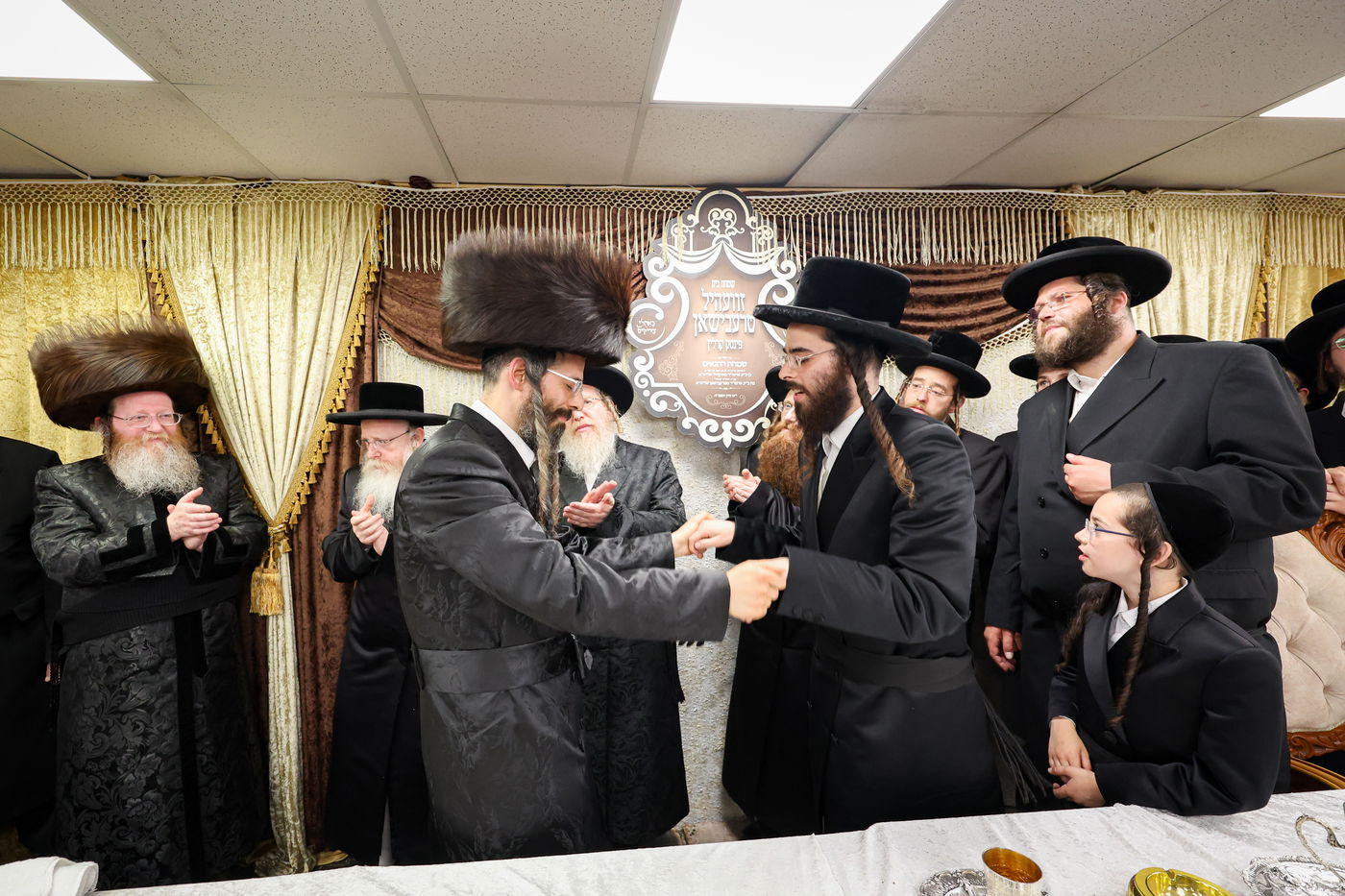 שמחת בית טרעבישאן - זוועהיל - פינסק קרלין