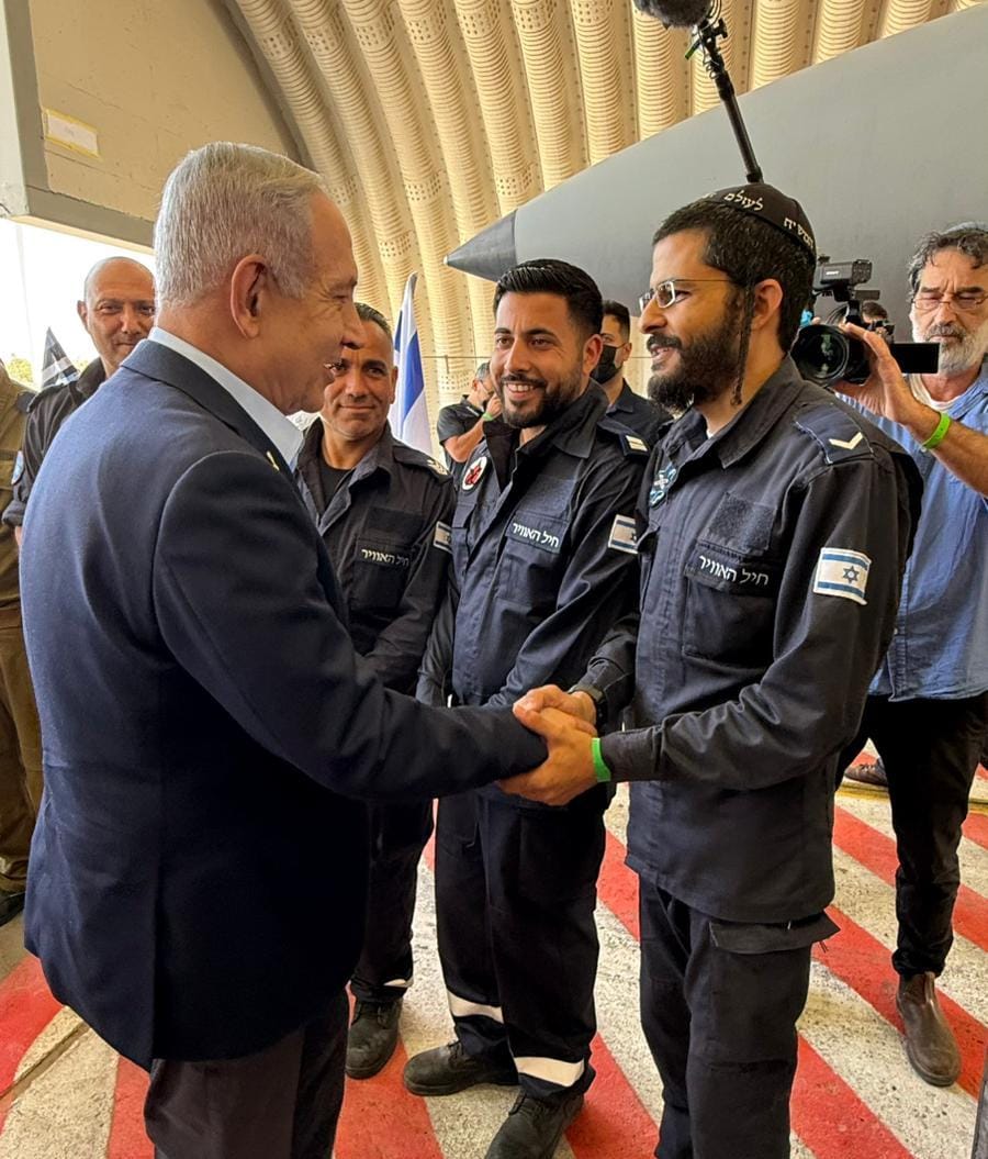 ראש הממשלה בבסיס תל נוף