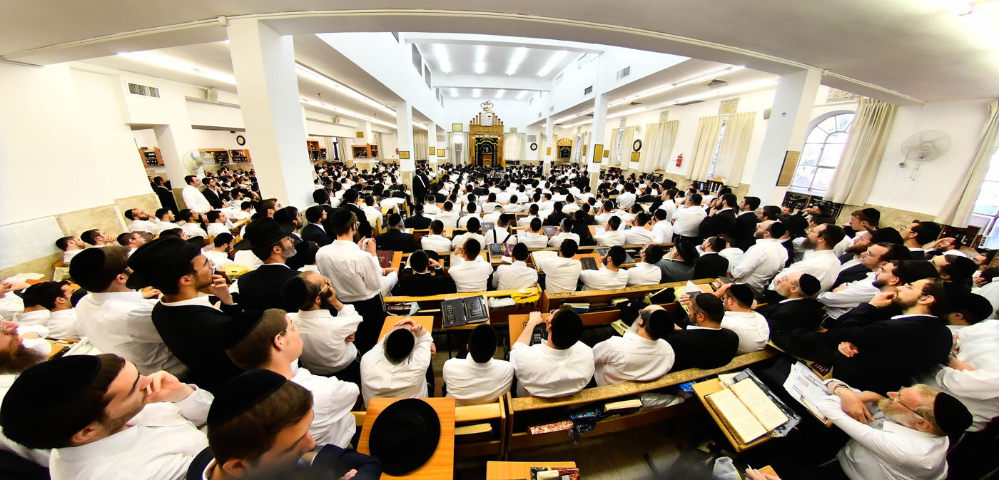 עצרת תפילה והתעוררות בישיבת מיר