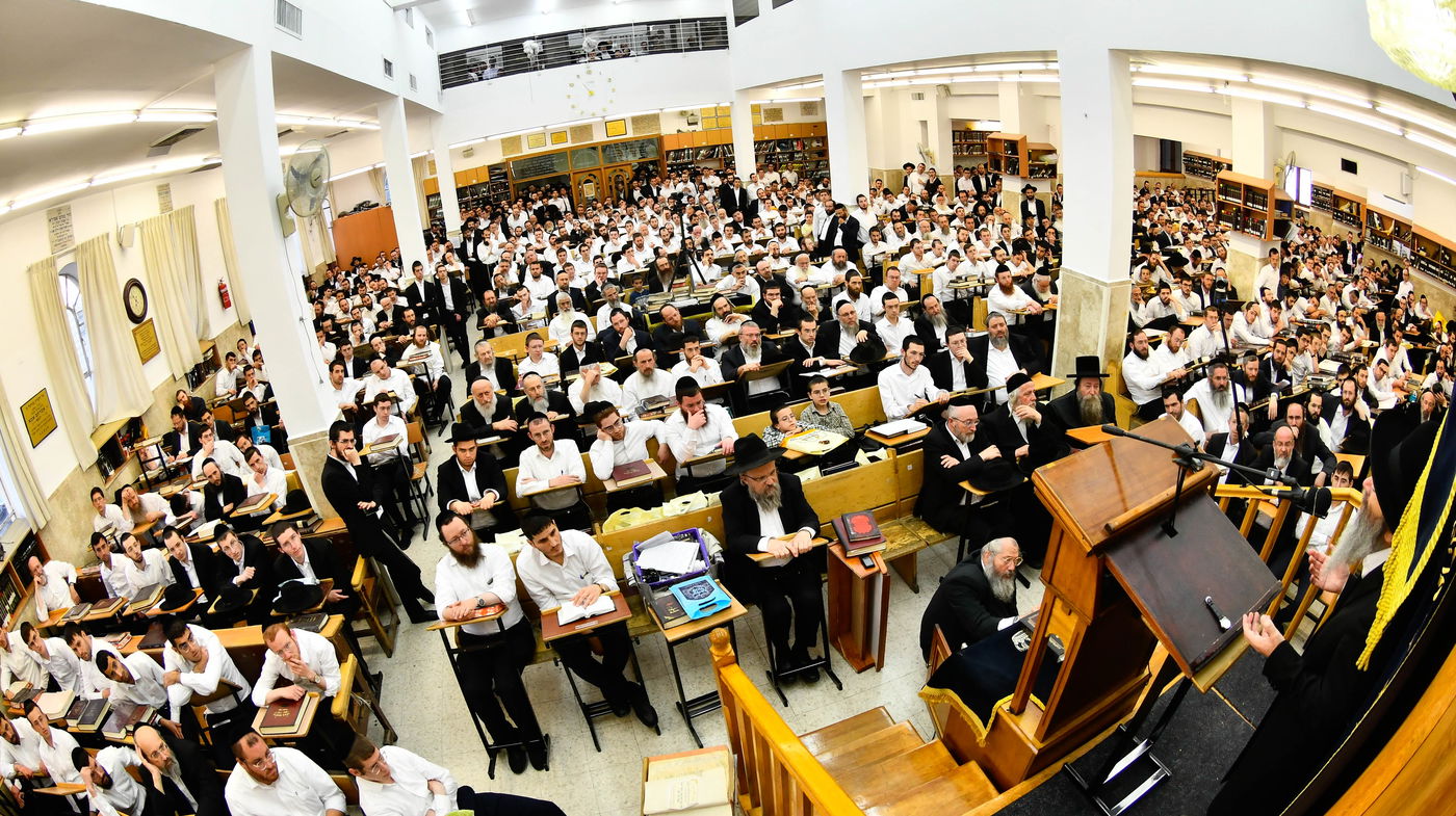 עצרת תפילה והתעוררות בישיבת מיר