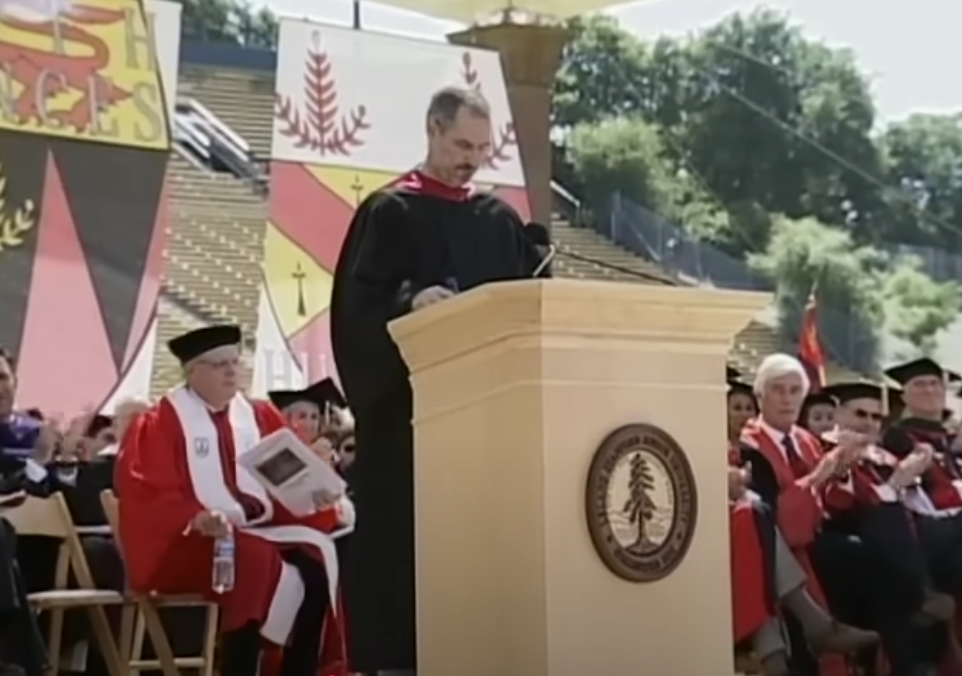 סטיב ג'ובס במהלך הנאום בסטנפורד. 2005