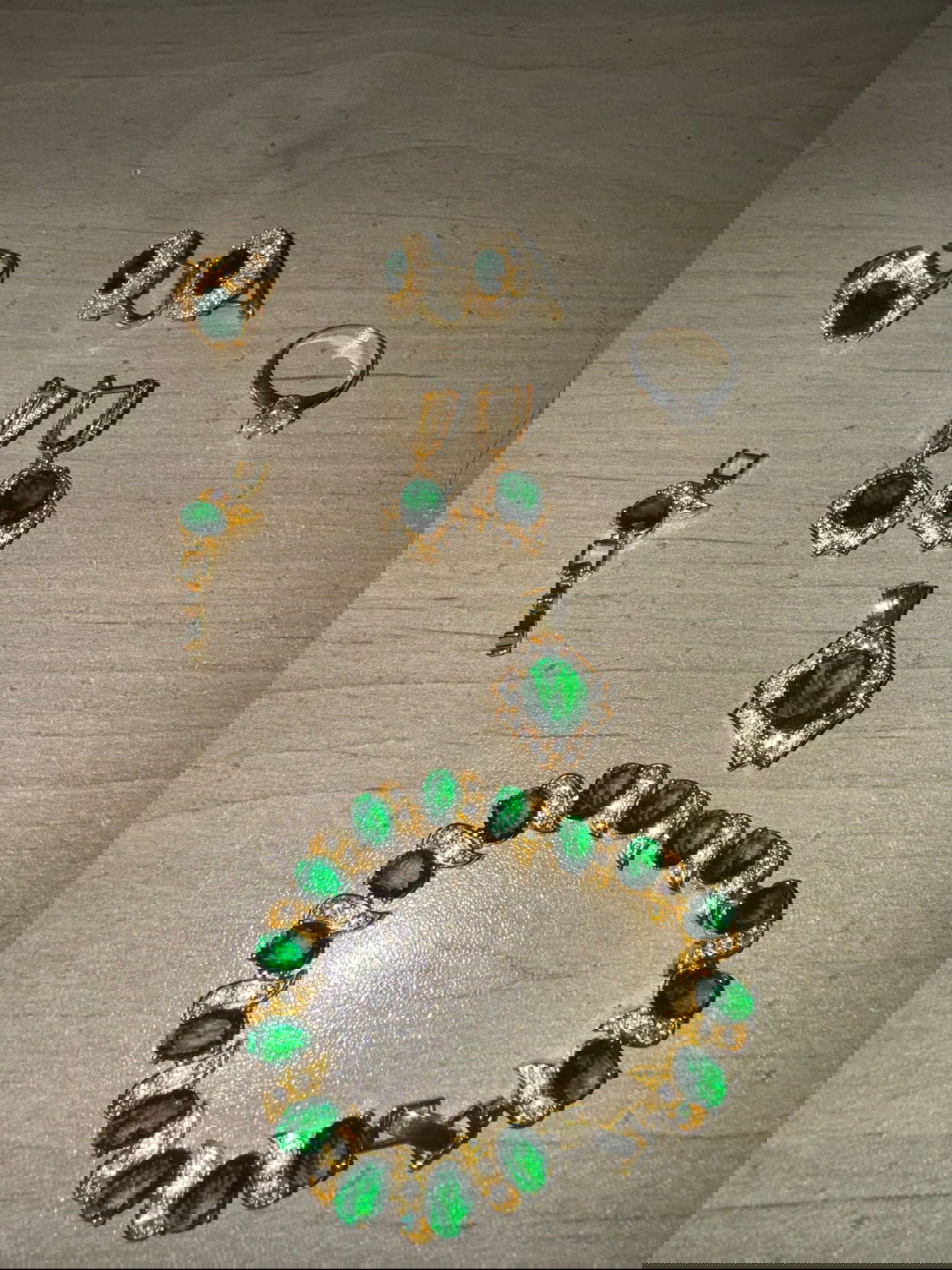 מהפריטים שנגנבו