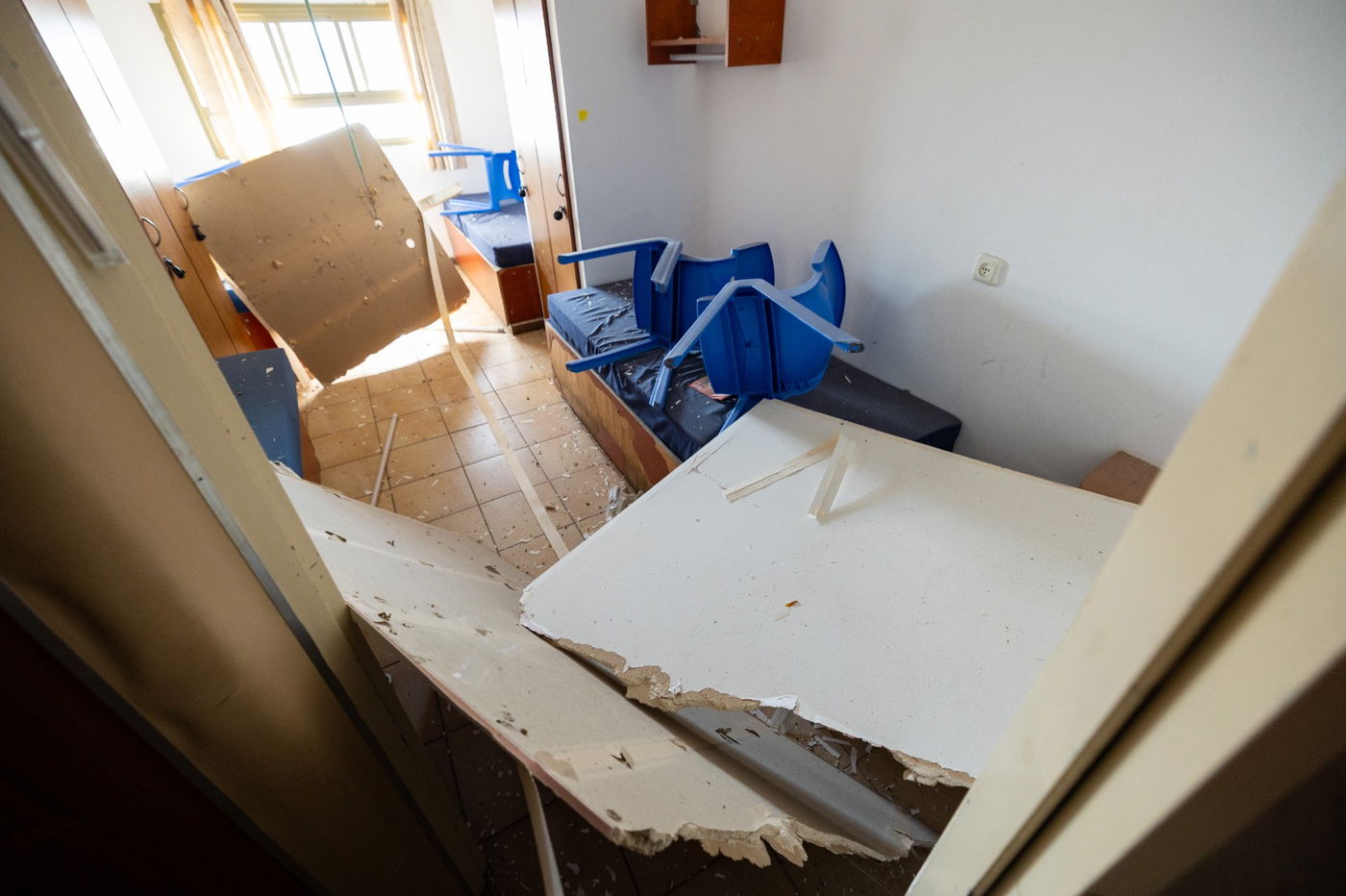 נזקי טיל האיראני בישיבת חב"ד בב"ב