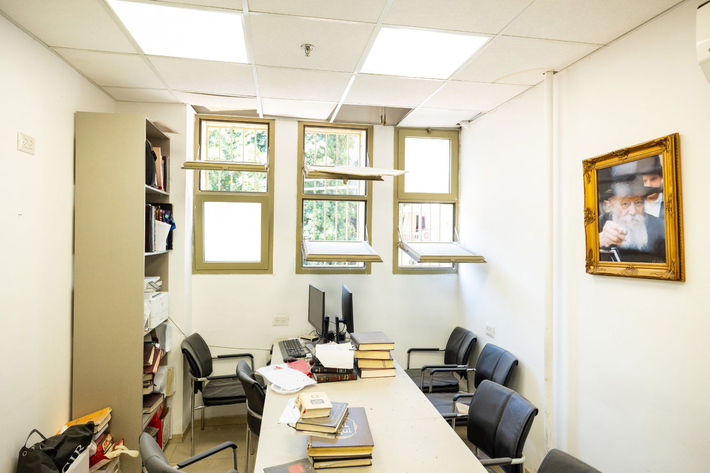 נזקי טיל האיראני בישיבת חב"ד בב"ב