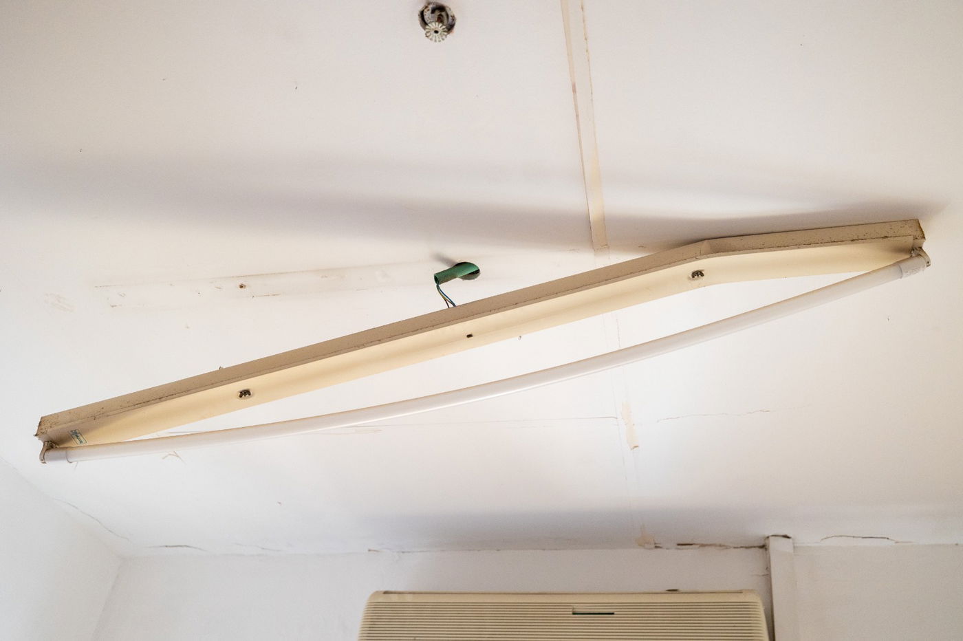 נזקי טיל האיראני בישיבת חב"ד בב"ב