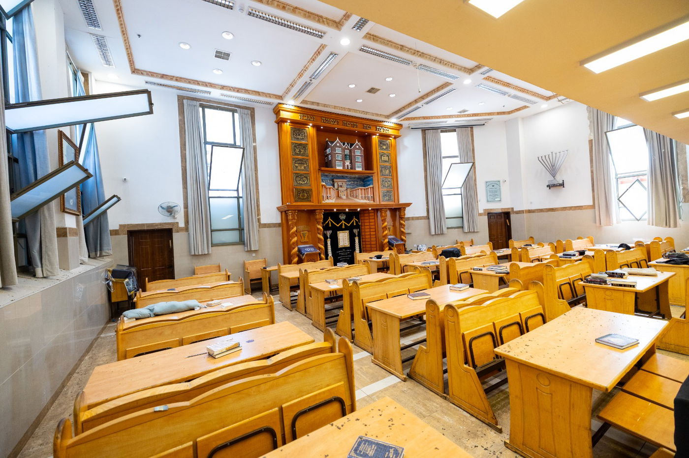 נזקי טיל האיראני בישיבת חב"ד בב"ב