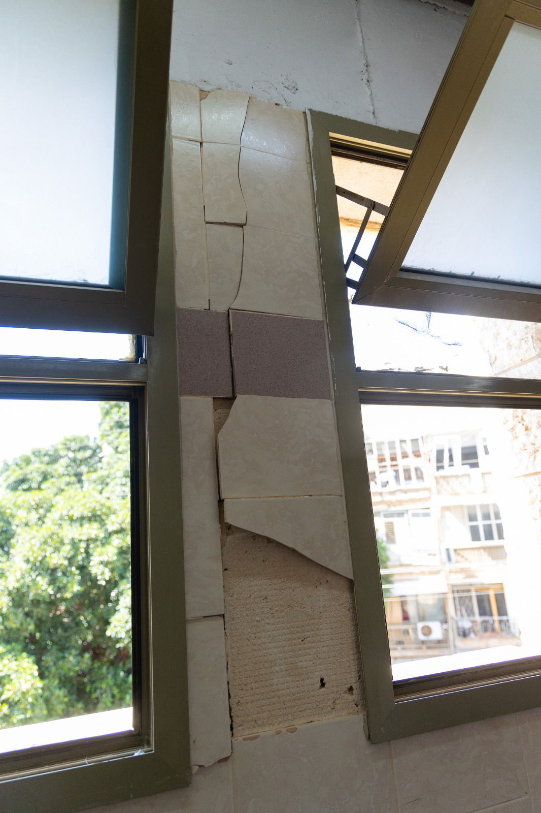 נזקי טיל האיראני בישיבת חב"ד בב"ב