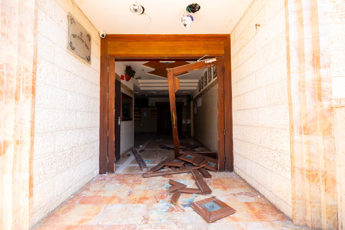 נזקי טיל האיראני בישיבת חב"ד בב"ב