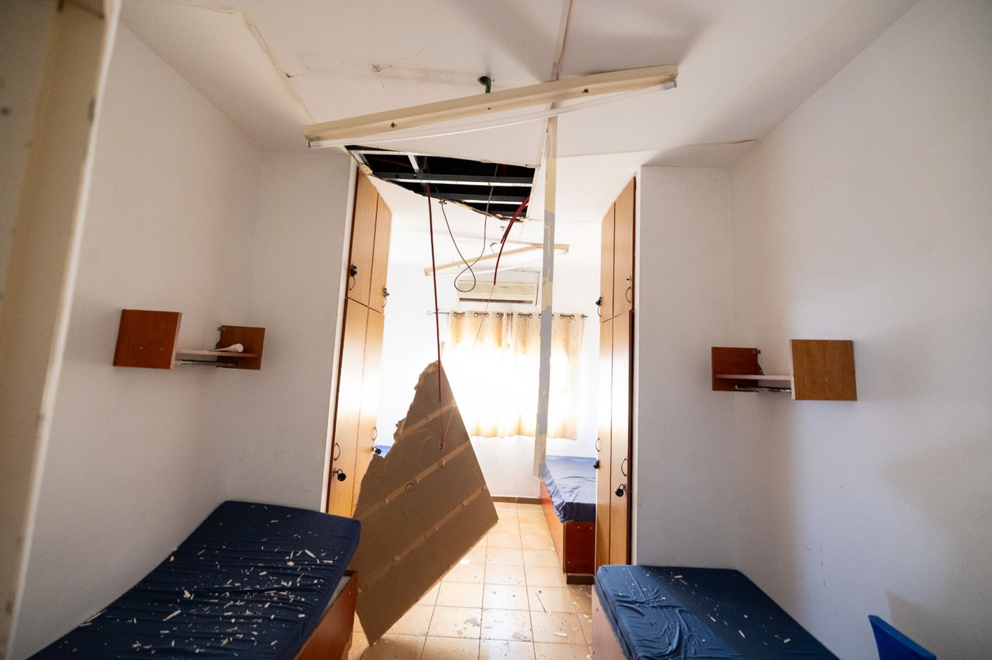 נזקי טיל האיראני בישיבת חב"ד בב"ב