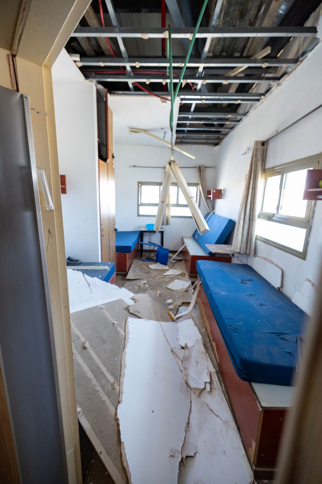 נזקי טיל האיראני בישיבת חב"ד בב"ב