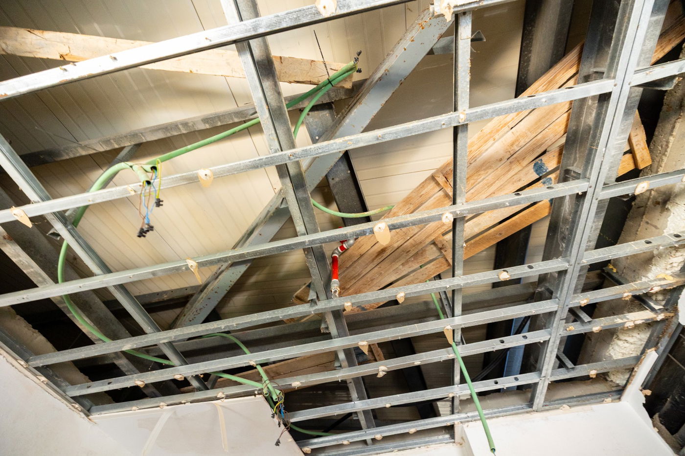 נזקי טיל האיראני בישיבת חב"ד בב"ב