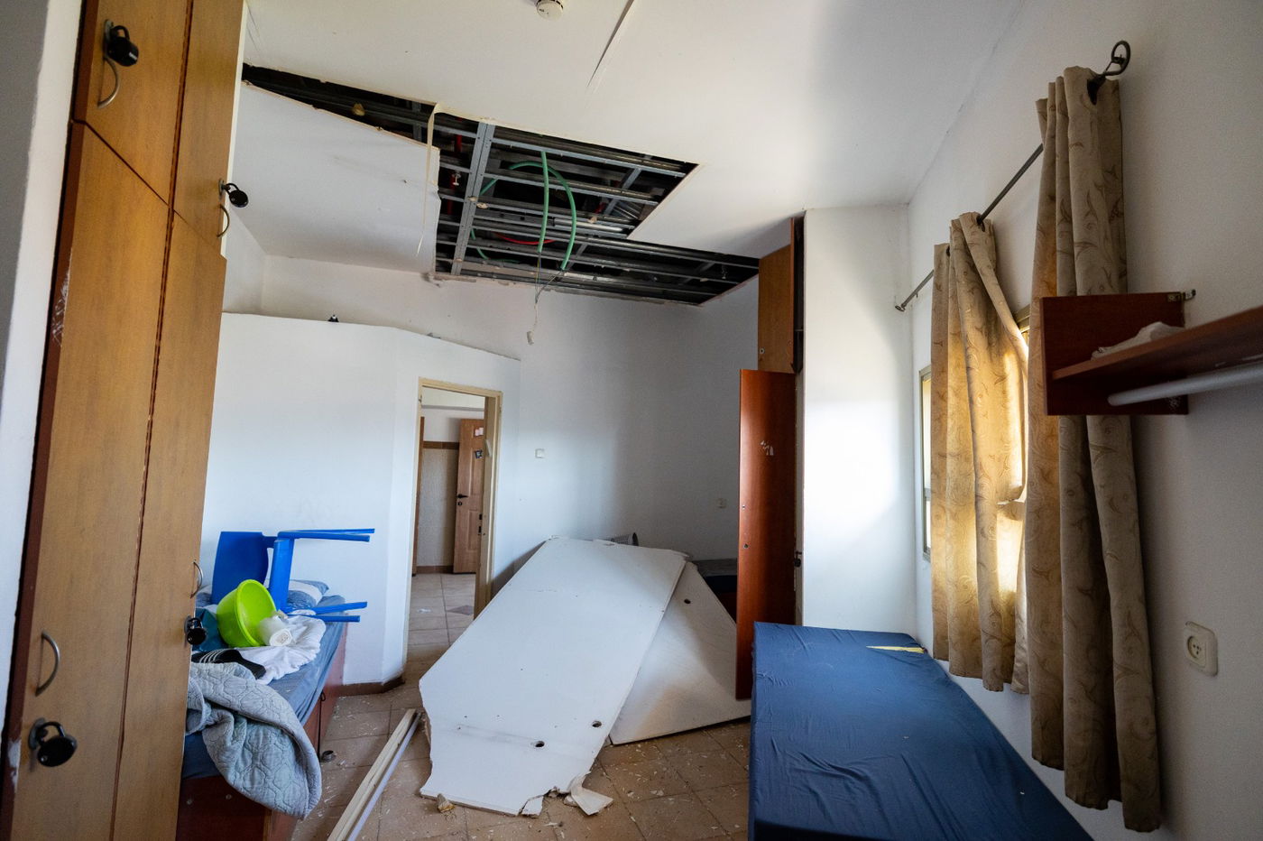 נזקי טיל האיראני בישיבת חב"ד בב"ב