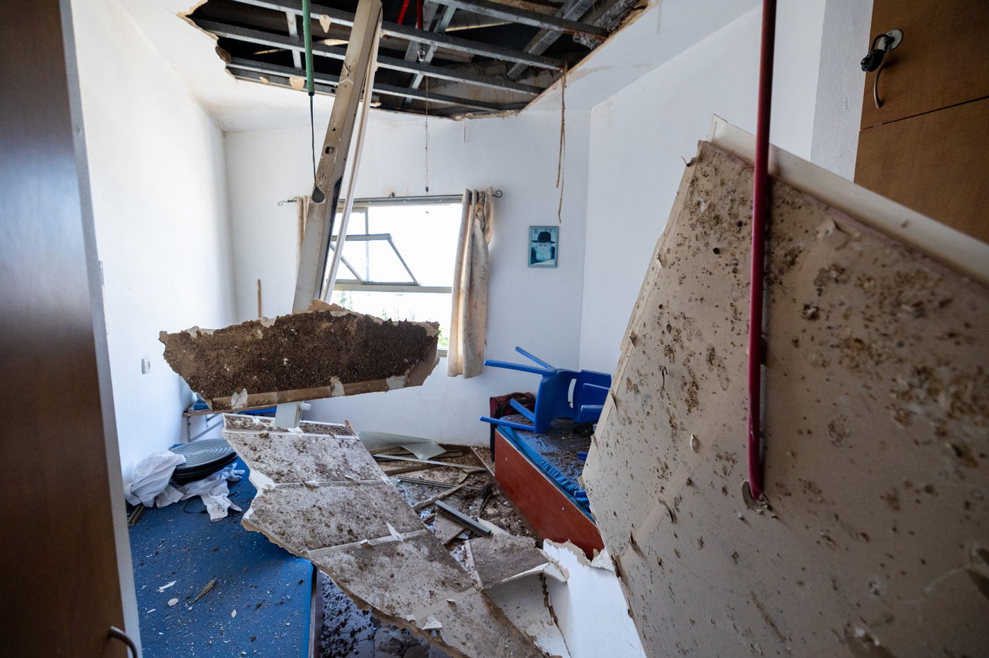 נזקי טיל האיראני בישיבת חב"ד בב"ב