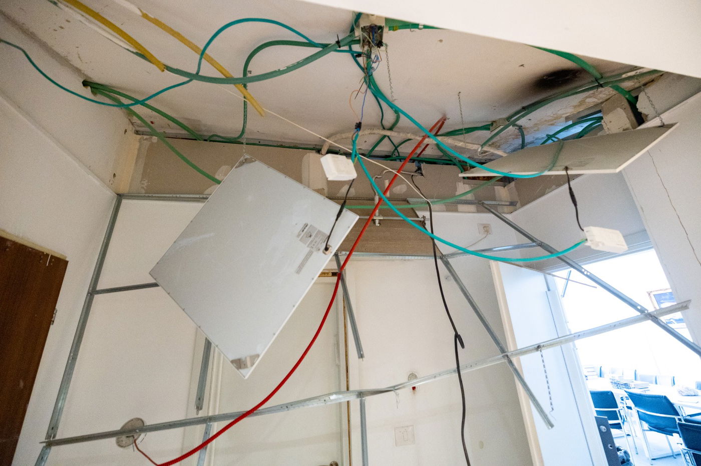 נזקי טיל האיראני בישיבת חב"ד בב"ב