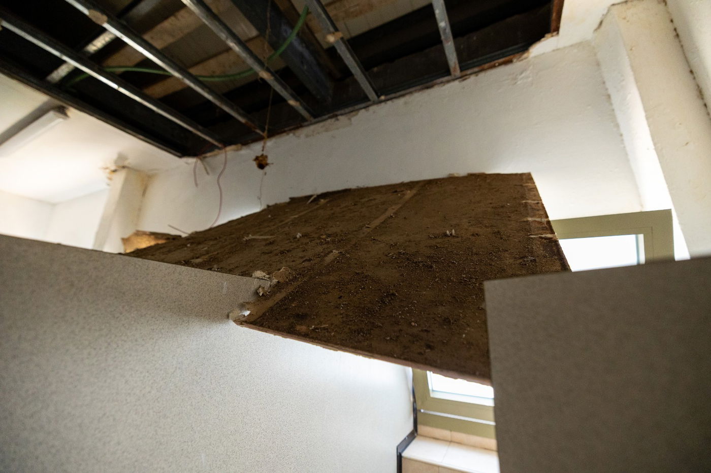 נזקי טיל האיראני בישיבת חב"ד בב"ב