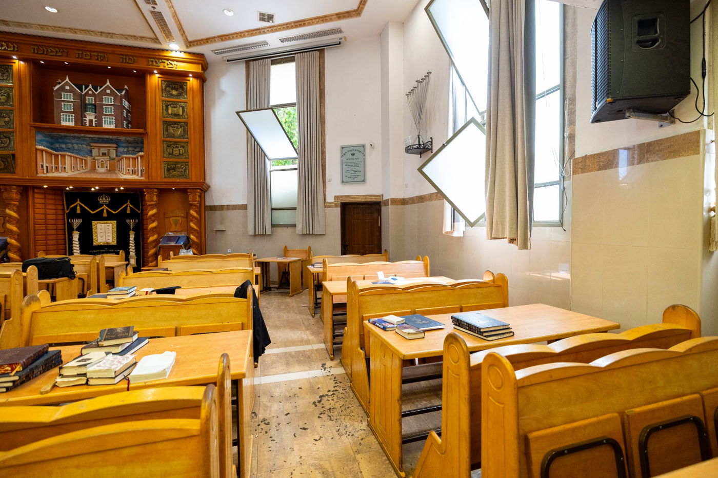 נזקי טיל האיראני בישיבת חב"ד בב"ב