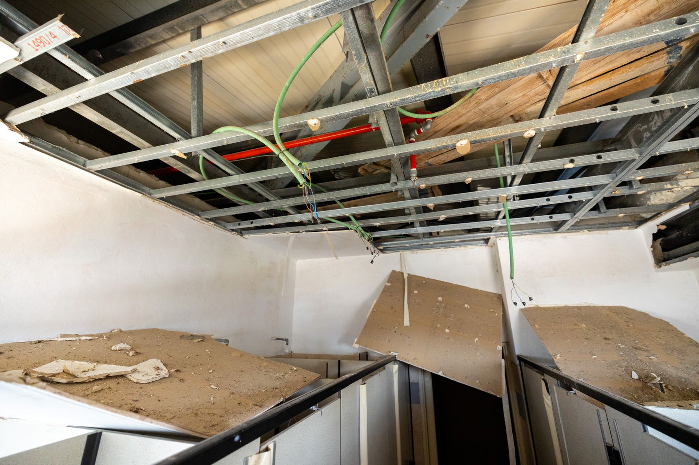 נזקי טיל האיראני בישיבת חב"ד בב"ב