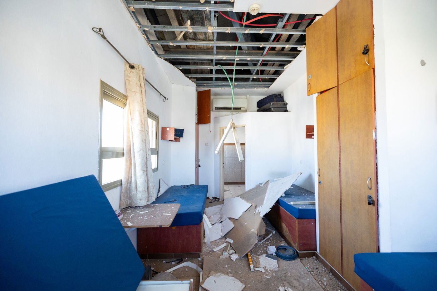 נזקי טיל האיראני בישיבת חב"ד בב"ב