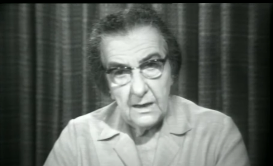 רה"מ גולדה מאיר בעת נאומה ביום הראשון למלחמת יוה"כ