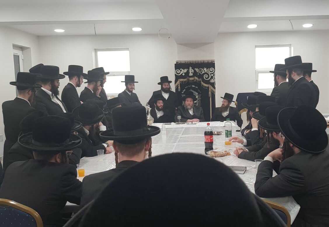 הגה"צ רבי יעקב מרדכי הגר בביקור בזק בלונדון