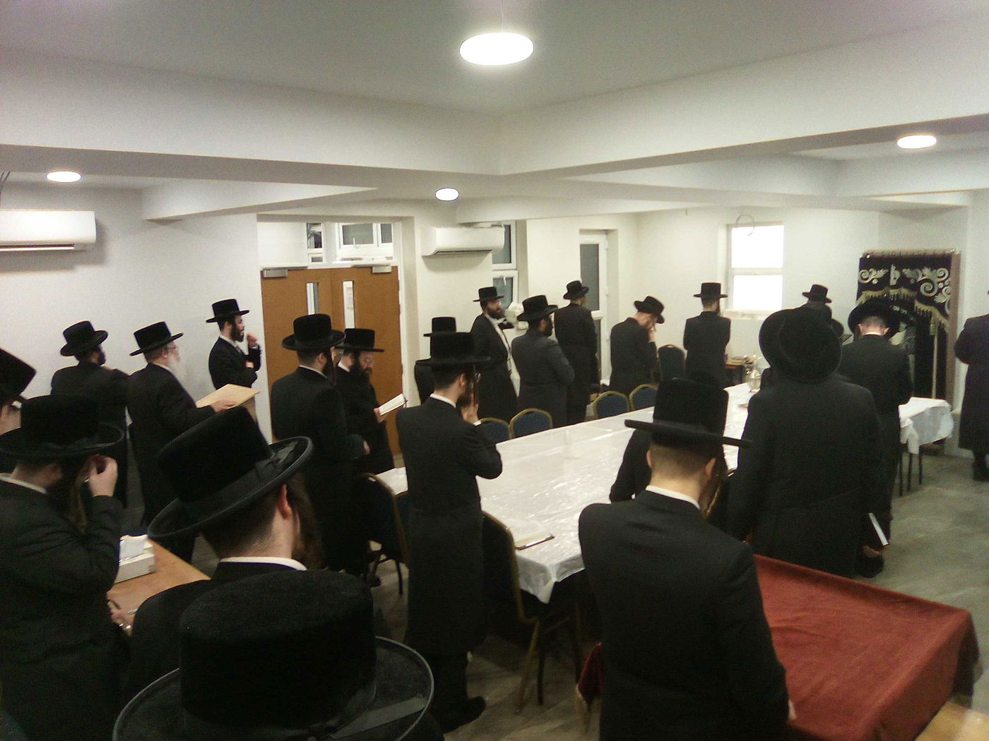 הגה"צ רבי יעקב מרדכי הגר בביקור בזק בלונדון