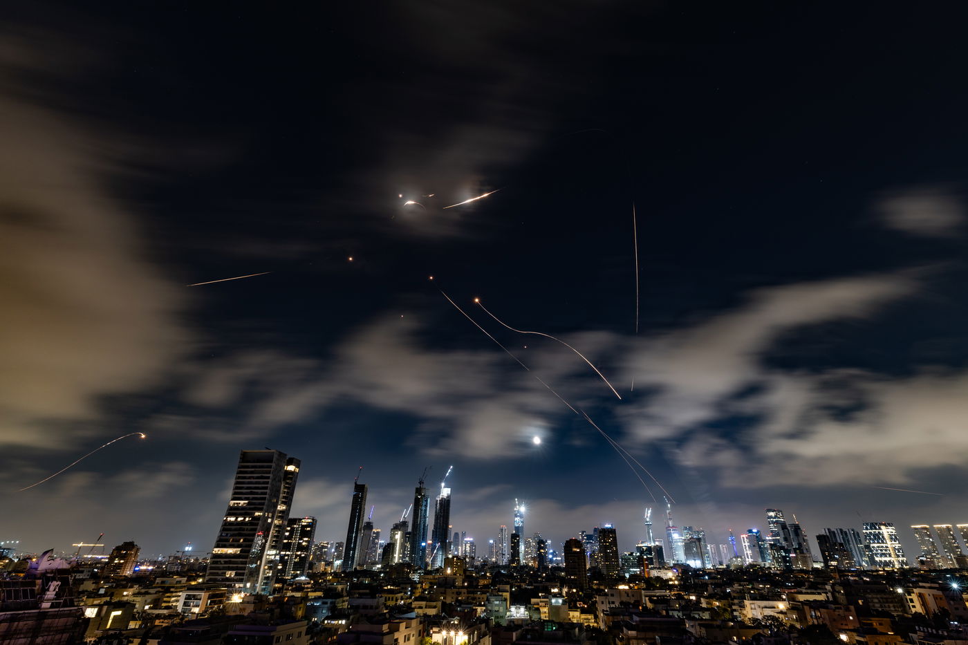 יירוטי הטילים האיראניים בשמי תל אביב, הלילה