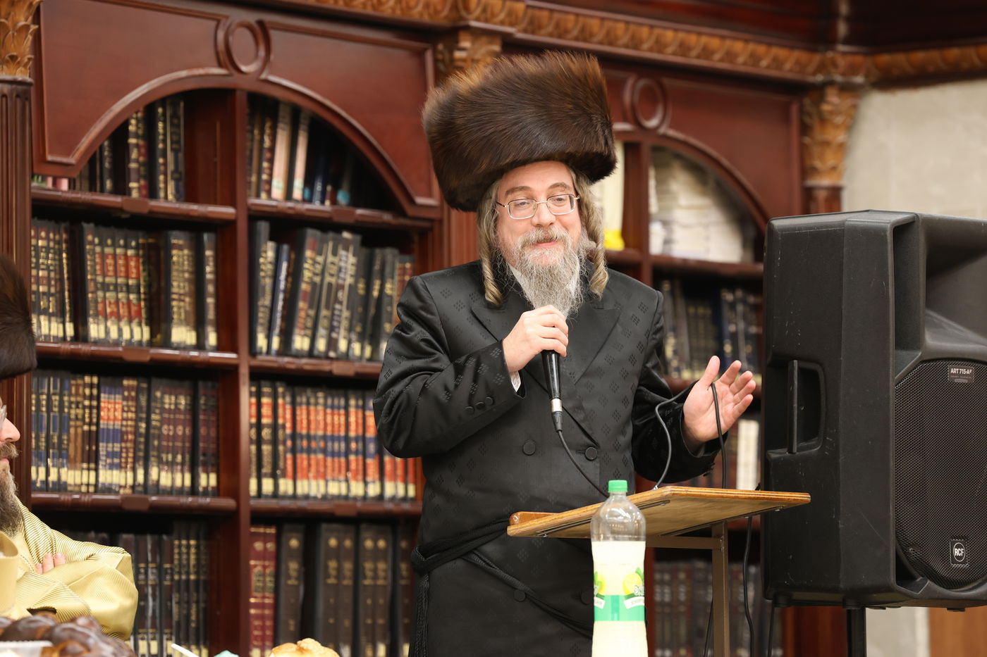 שמחת שבע ברכות לנכדת האדמו"ר מתולדות אהרן