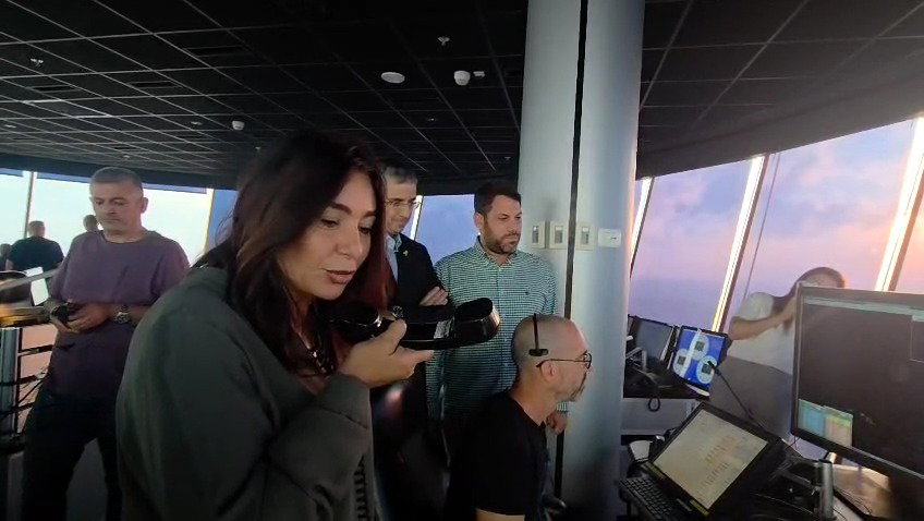 שרת התחבורה במגדל הפיקוח בנתב"ג