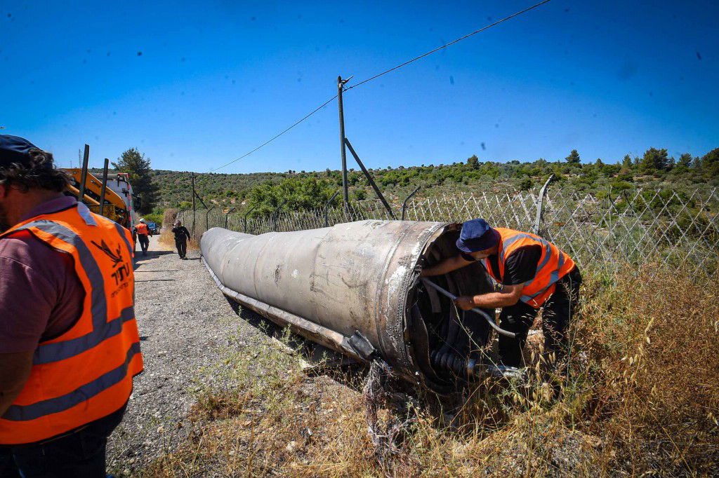 נס בשומרון - חלק ענק מטיל נפל בכניסה לעיר אריאל