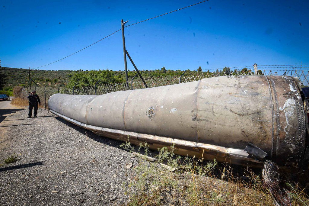 נס בשומרון - חלק ענק מטיל נפל בכניסה לעיר אריאל