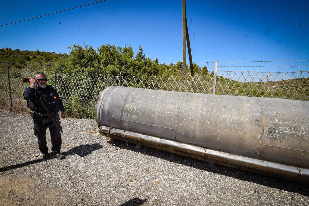 נס בשומרון - חלק ענק מטיל נפל בכניסה לעיר אריאל
