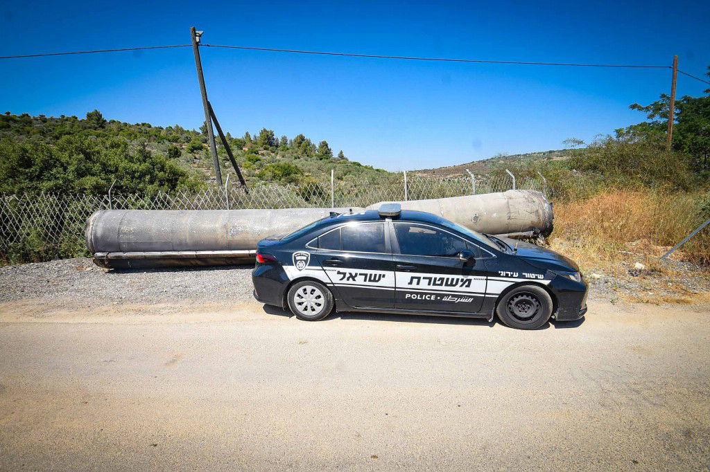 נס בשומרון - חלק ענק מטיל נפל בכניסה לעיר אריאל