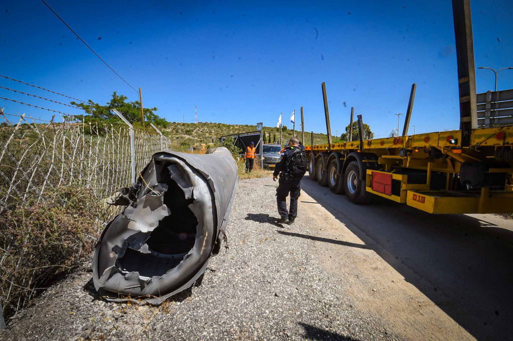 נס בשומרון - חלק ענק מטיל נפל בכניסה לעיר אריאל