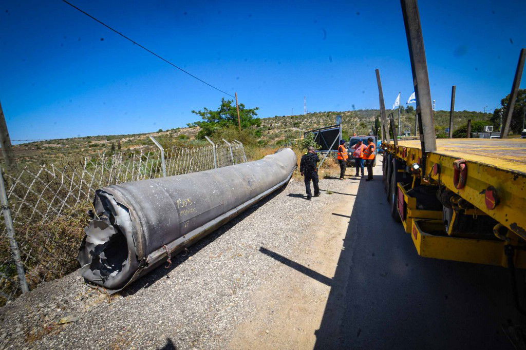 נס בשומרון - חלק ענק מטיל נפל בכניסה לעיר אריאל