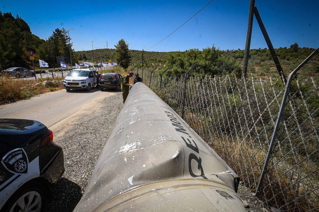נס בשומרון - חלק ענק מטיל נפל בכניסה לעיר אריאל