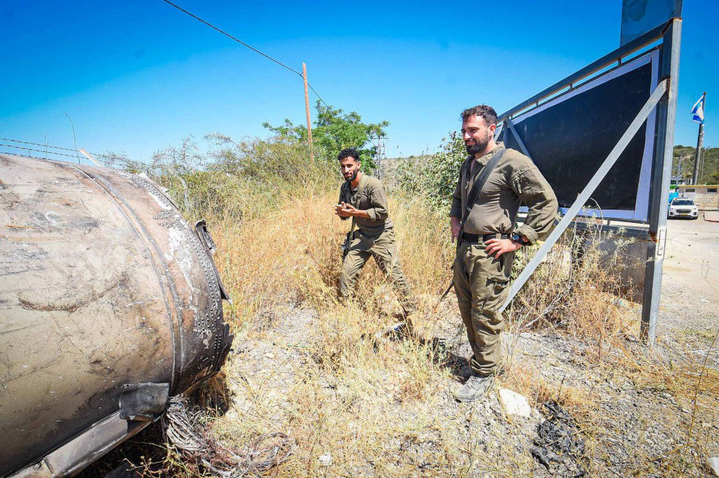 נס בשומרון - חלק ענק מטיל נפל בכניסה לעיר אריאל