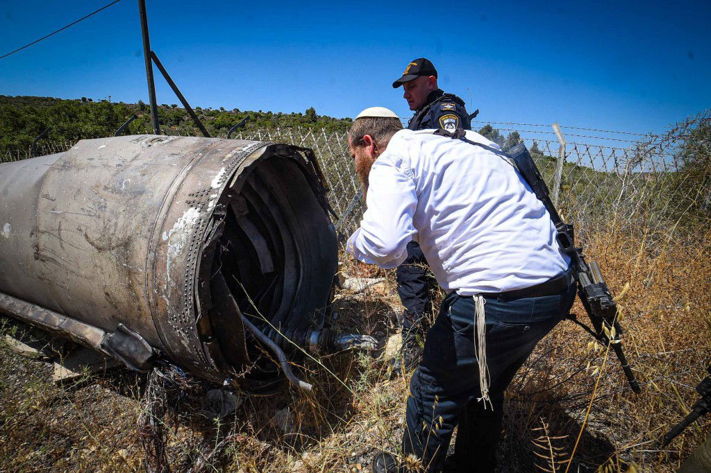 נס בשומרון - חלק ענק מטיל נפל בכניסה לעיר אריאל