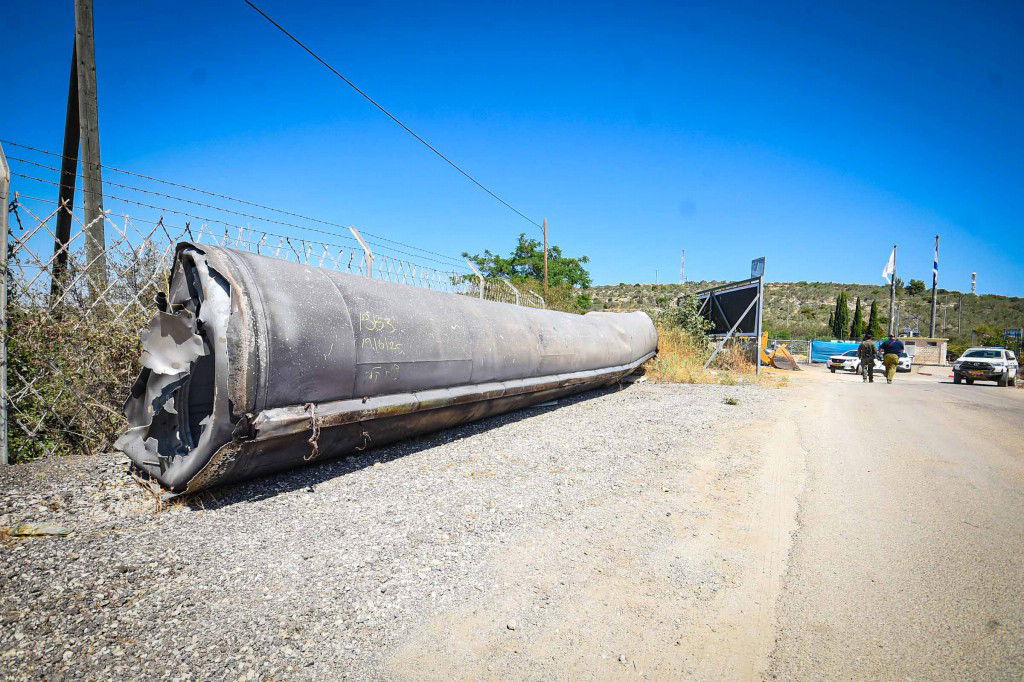 נס בשומרון - חלק ענק מטיל נפל בכניסה לעיר אריאל