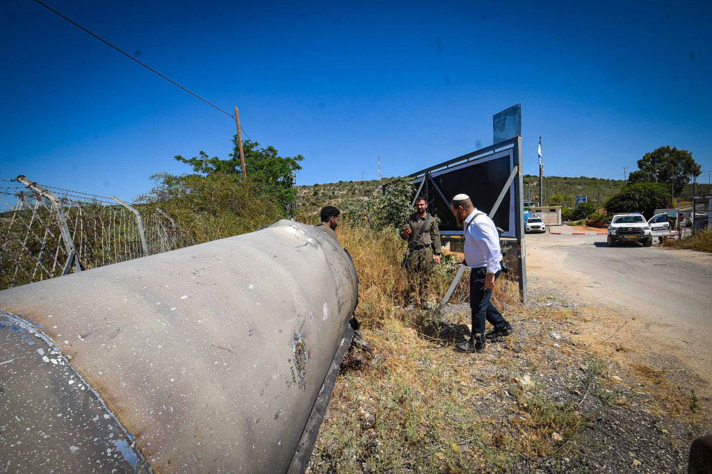 נס בשומרון - חלק ענק מטיל נפל בכניסה לעיר אריאל