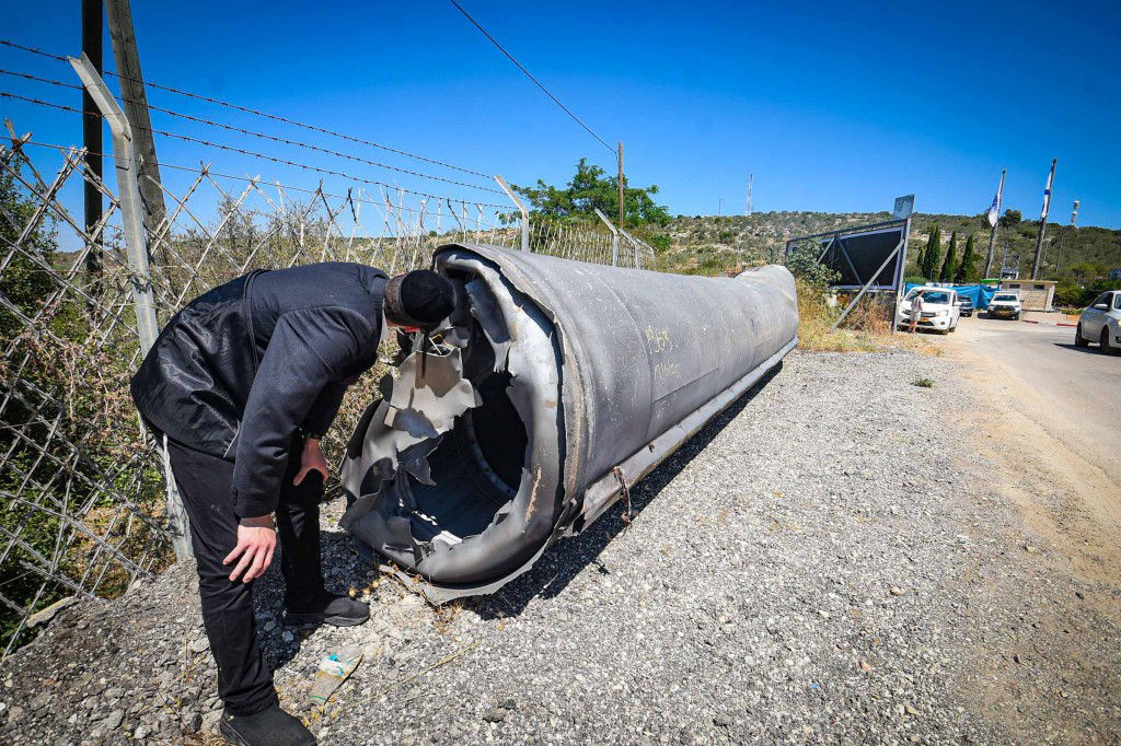 נס בשומרון - חלק ענק מטיל נפל בכניסה לעיר אריאל