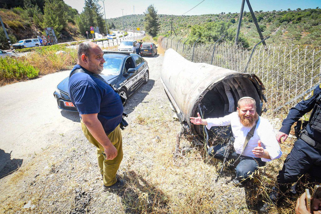 נס בשומרון - חלק ענק מטיל נפל בכניסה לעיר אריאל