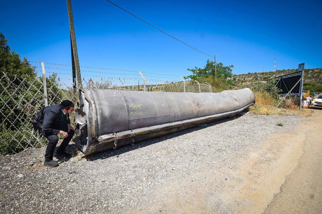 נס בשומרון - חלק ענק מטיל נפל בכניסה לעיר אריאל
